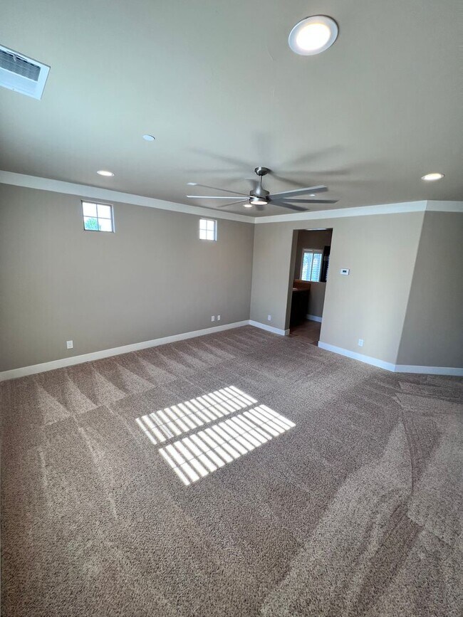 Building Photo - Stunning 3 Bedroom, 2.5 Bath Single Family Home, Gated Community, Beautiful Inside & Out!