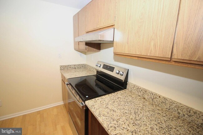 Building Photo - 2604 Beacon Hill Dr