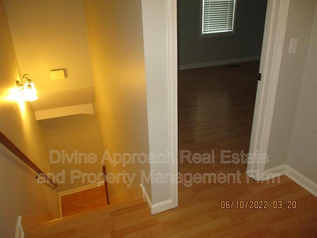 Building Photo - 830 Jamestown Manor Park