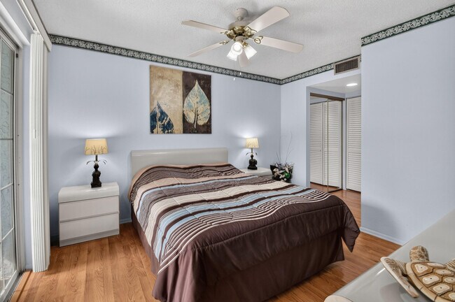 Building Photo - 1606 SE Green Acres Cir