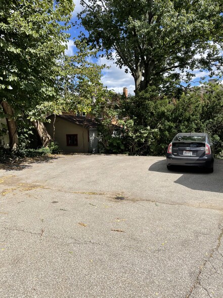 Off street private parking included in rent - 3514 Mooney Ave