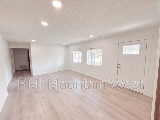 Building Photo - 985 Horsley Cir