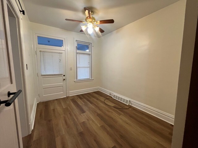 Building Photo - 700 Ravenswood Ave