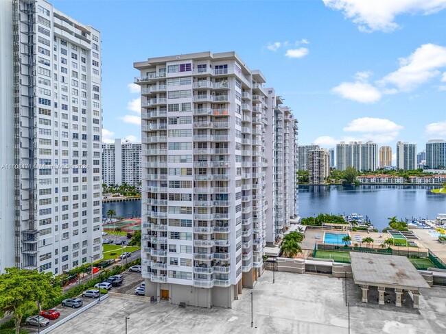 Building Photo - 18051 Biscayne Blvd