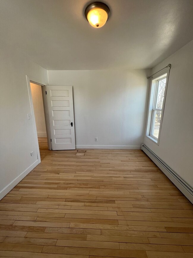 Building Photo - AVAILABLE JUNE - 4 Bed 1.5 Bath Home in Superior