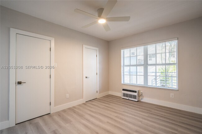 Building Photo - 2420 Flamingo Dr