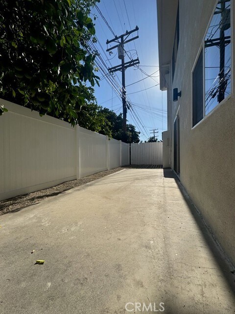 Building Photo - 1164 Raymond Ave