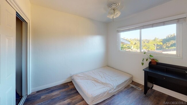 Building Photo - Large house on Prosperity! Private Yard! (...