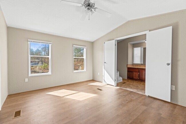 Building Photo - 15704 Country Way