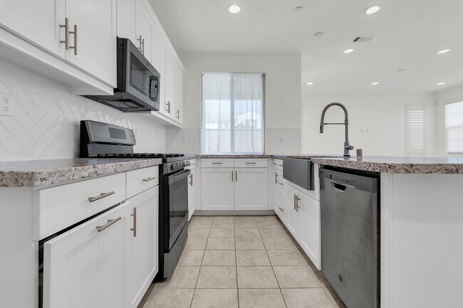 Building Photo - 4245 Powell Way