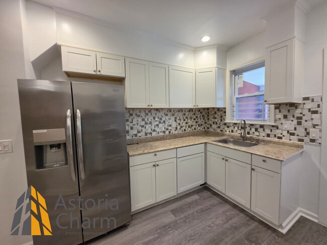 Building Photo - 3 Bedroom End Unit with Finished Basement and Fenced Yard on E 28th Street