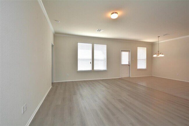 Building Photo - 113 Thrasher Cv