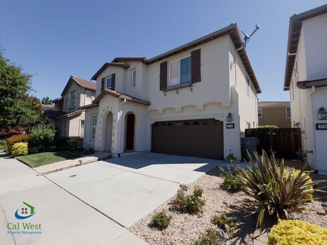 Building Photo - $5295 - 2 Story, 4 bed - 2 Bath Home in se...