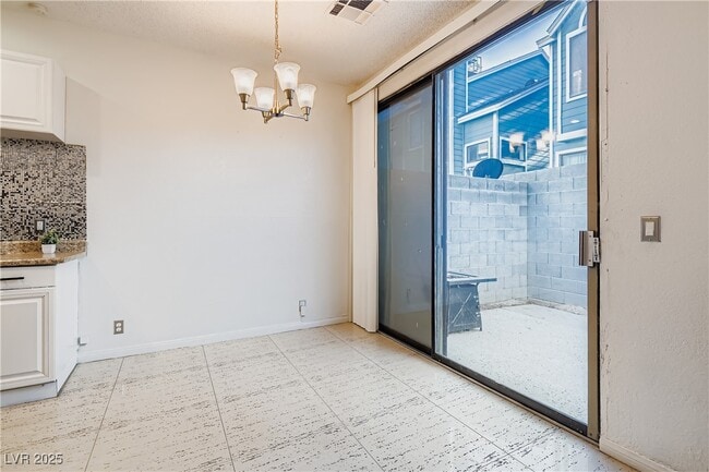 Building Photo - 3217 Symphony Dr