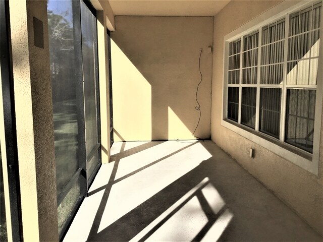 Building Photo - 10016 Caroline Park Dr