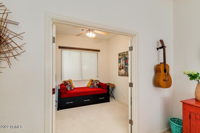 Building Photo - 2037 W Periwinkle Way