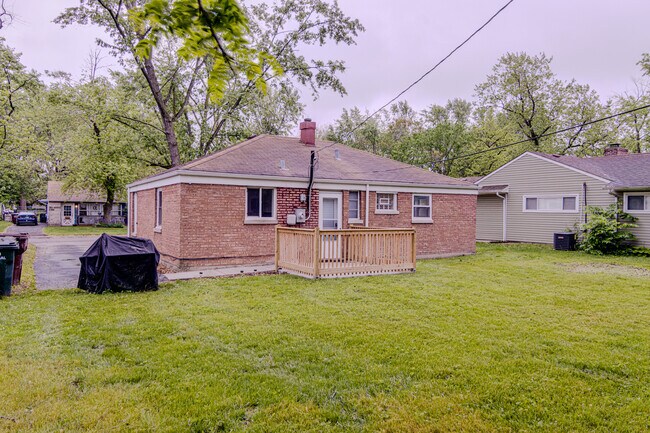 Building Photo - 336 Manitowac St