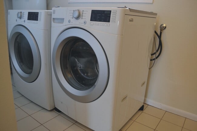 Building Photo - 6407 Gentry Ave