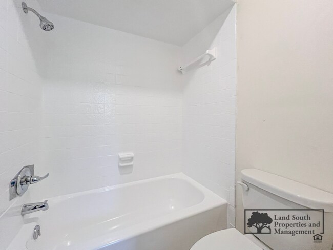 Building Photo - 124 Rosalynn Cir