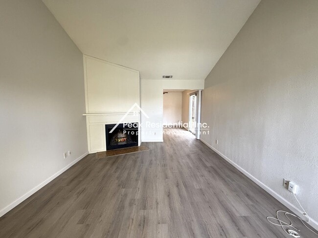 Building Photo - Wonderful 2bd/2ba Fair Oaks Duplex with Garage