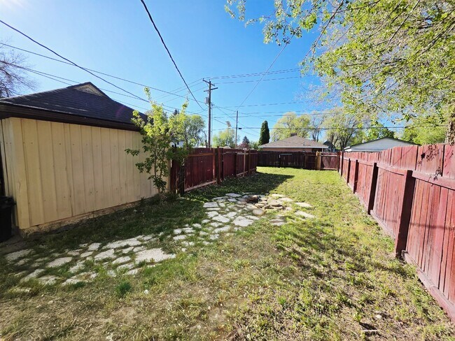 Building Photo - 1710 S Higbee Ave