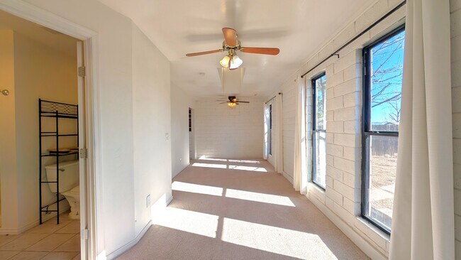 Building Photo - 1514 N Elaine Way