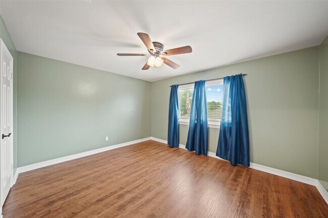 Building Photo - 2654 Milburn Dr