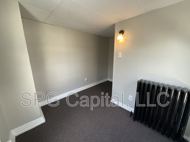 Building Photo - 625 Vander Ave