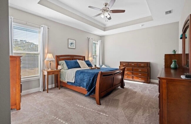 Building Photo - Solar-Powered 4BR Home Near Eglin & Hurlburt AFB– Fort Walton Beach!