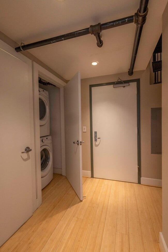 Building Photo - Cozy 1Bed/1Bath with Loft in Downtown Balt...