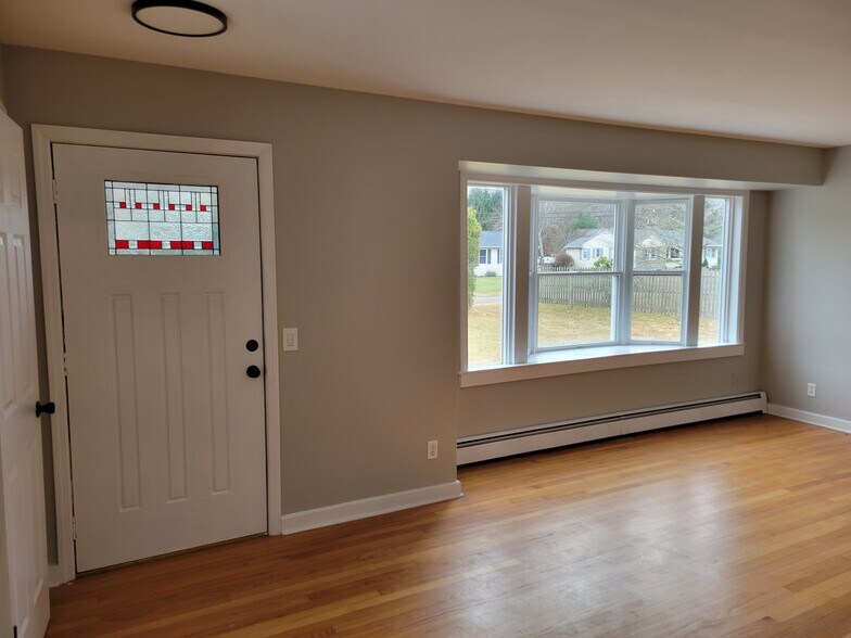 Building Photo - 75 Fairview Dr