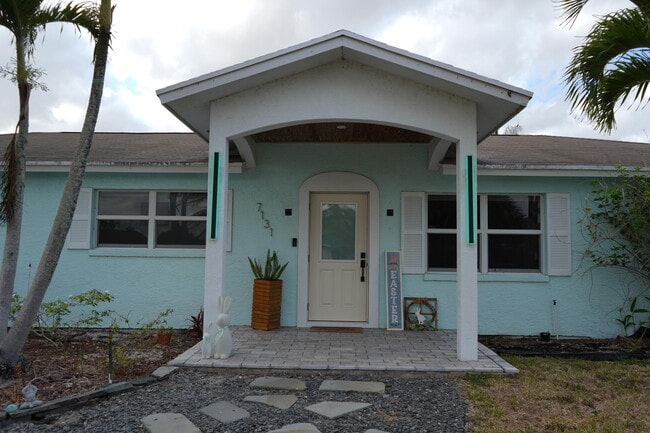 Primary Photo - 7131 Oakmont Dr