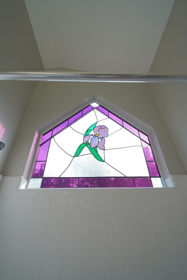 Building Photo - 3 Bed / 2 Bath with Large Yard/Garage in Bucklake area!