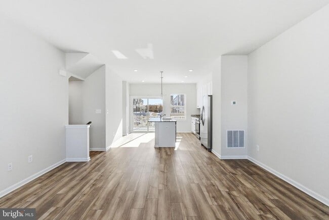 Building Photo - 406 18th Ave