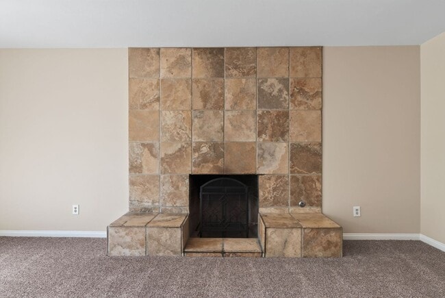 Building Photo - Canyon Crest Home