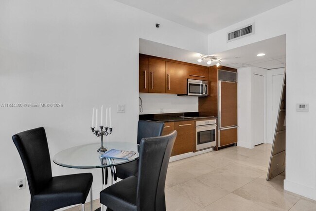 Building Photo - 475 Brickell Ave