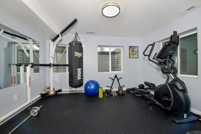 Building Photo - Spacious 2-Story with Mountain Views School District-20