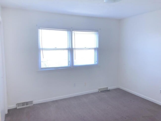 Building Photo - 3413 Alpine Court B