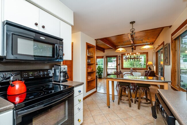 Building Photo - 7258 E Beach Dr