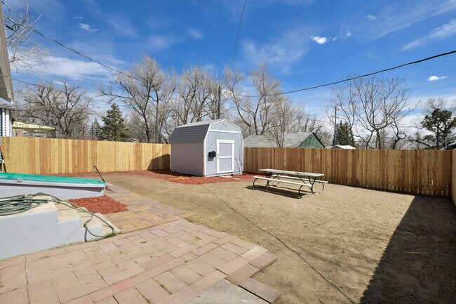 Building Photo - 1007 E Rio Grande St