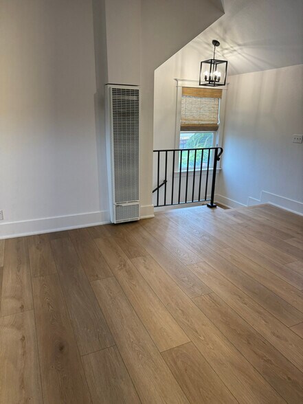 Building Photo - 2345 Bushnell St