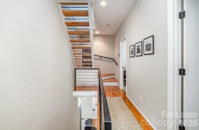 Building Photo - 925 Westbrook Dr