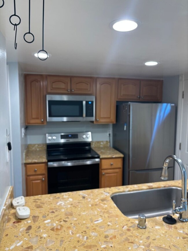 Building Photo - 5420 Roundtree Ct