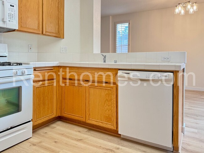 Building Photo - 12710 Via Nieve