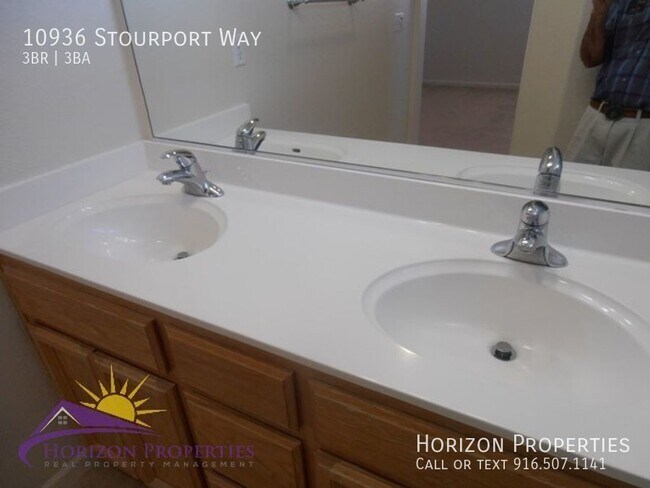 Building Photo - Modern Two-story 3 Bed 2.5 Bath 1,374 sqft...