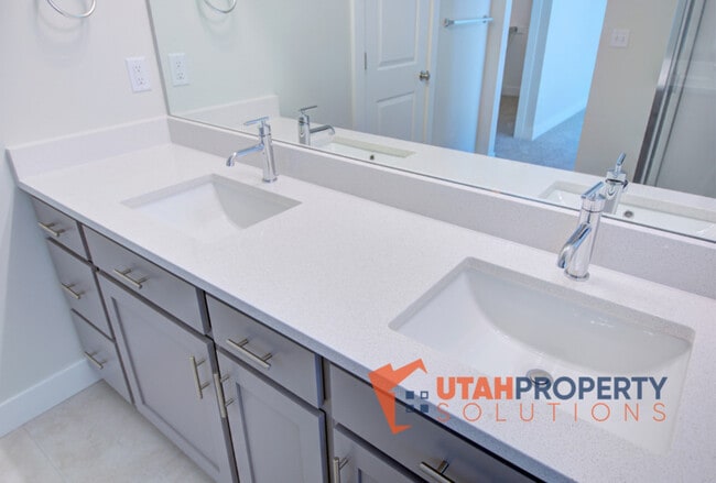 Building Photo - 408 S 980 W