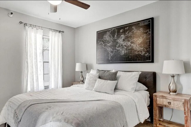 Building Photo - 8020 E Thomas Rd