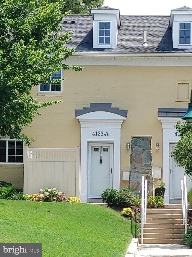 Building Photo - 4123 S Four Mile Run Dr