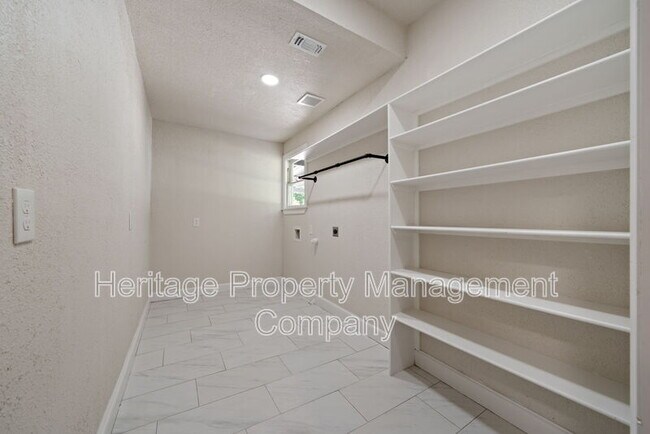 Building Photo - 603 E Evergreen St