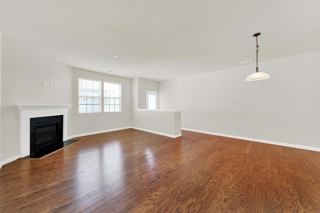 Building Photo - Beautiful Townhome in Indian Land
